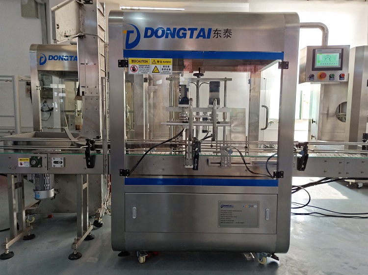 一瞬間，東泰全自動(dòng)食用油灌裝機(jī)給你一百萬(wàn)個(gè)可能